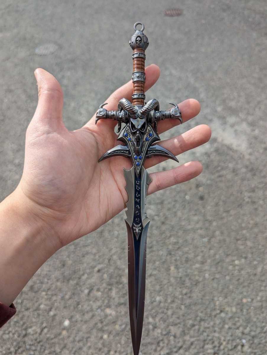 Keychains And Mini Replicas FF COLLECTIBLES | World Of Warcraft Frostmourne Mini Replica (30 Cm)